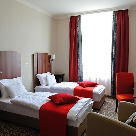 Corner Hotel & Kavehaz Dunaújváros Eksteriør bilde