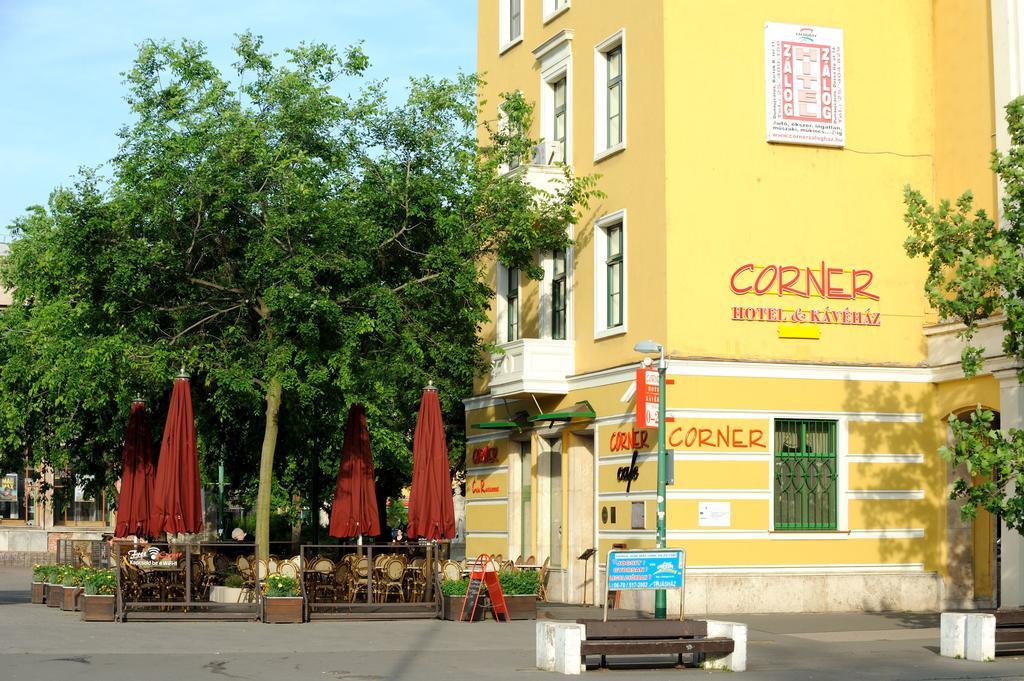 Corner Hotel & Kavehaz Dunaújváros Eksteriør bilde