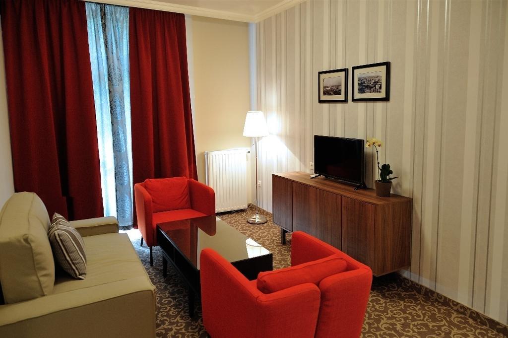 Corner Hotel & Kavehaz Dunaújváros Eksteriør bilde